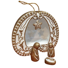 Cargar imagen en el visor de la galería, Detalle del belén estrella colgante terracota Bangladesh. Comercio Justo