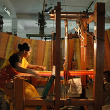 Cargar imagen en el visor de la galería, Fular de lana naranja y burdeos. India