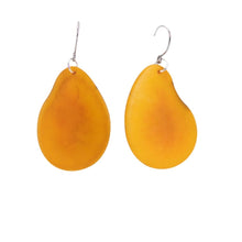 Cargar imagen en el visor de la galería, Pendientes planos de tagua amarillo. Ecuador