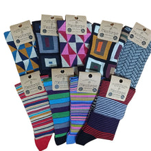 Cargar imagen en el visor de la galería, Calcetines Mestizaje de algodón ecológico, elaborados en Pradoluengo (Burgos). Selección de modelos con diseño geométrico (rayas, rombos, tramas de colores)