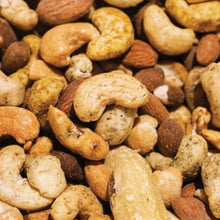 Cargar imagen en el visor de la galería, Detalle de los frutos secos con especias BIO de Comercio Justo