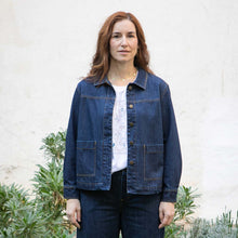 Cargar imagen en el visor de la galería, Chaqueta vaquera en denim de algodón orgánico y de Comercio Justo