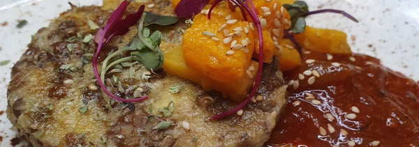 Hamburguesa vegetal de lentejas con chutney de pimientos imperfectos (Espigoladors)