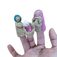 Cargar imagen en el visor de la galería, Belén crochet marionetas dedo. bangladesh En mano.
