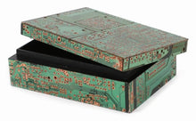 Cargar imagen en el visor de la galería, Caja de madera y placa base reciclada. India
