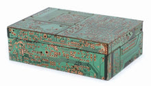 Cargar imagen en el visor de la galería, Caja de madera y placa base reciclada. India
