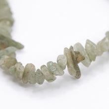 Cargar imagen en el visor de la galería, Detalle del collar de cuarzo verde de Comercio Justo hecho en India
