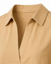 Cargar imagen en el visor de la galería, Vestido camisero amplio beige de algodón orgánico y de Comercio Justo - detalle cuello
