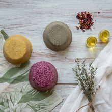 Cargar imagen en el visor de la galería, Bodegón de distintos limpiadores faciales de Ecoeko vistos desde arriba
